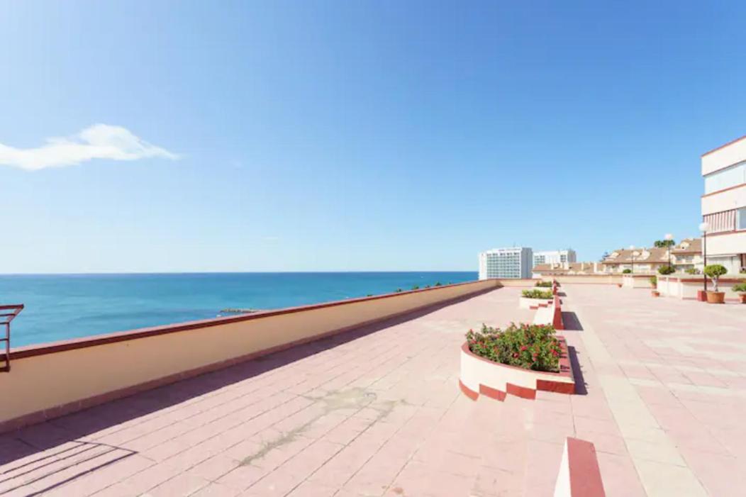 Chic Beachfront Flat With Amazing Sea Views And Private Indoor Parking Бенальмадена Экстерьер фото