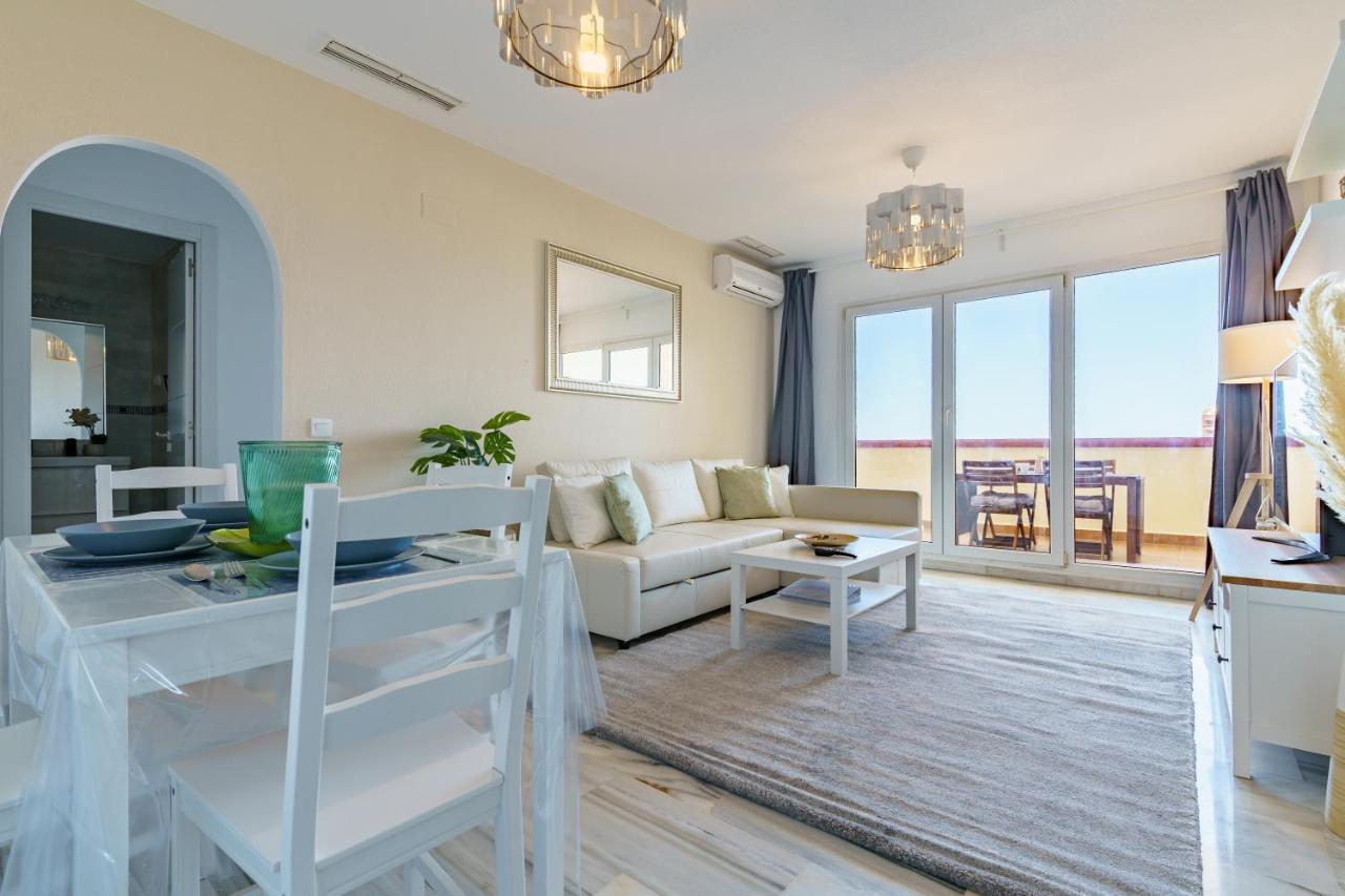 Chic Beachfront Flat With Amazing Sea Views And Private Indoor Parking Бенальмадена Экстерьер фото